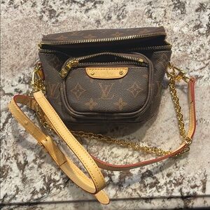 Designer inspired mini bumbag. Never used . Has adjustable shoulder strap&chain